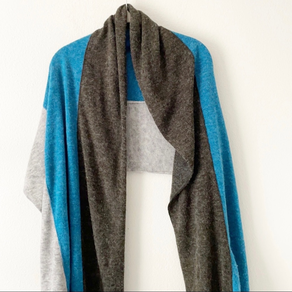 Color Blocked Scarf Wrap - Picture 5 of 8